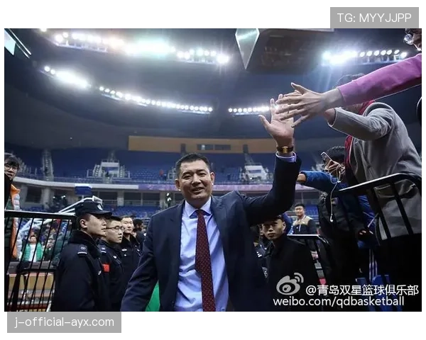 火箭年轻阵容拼劲十足赢得掌声 火箭年轻阵容拼劲十足赢得掌声