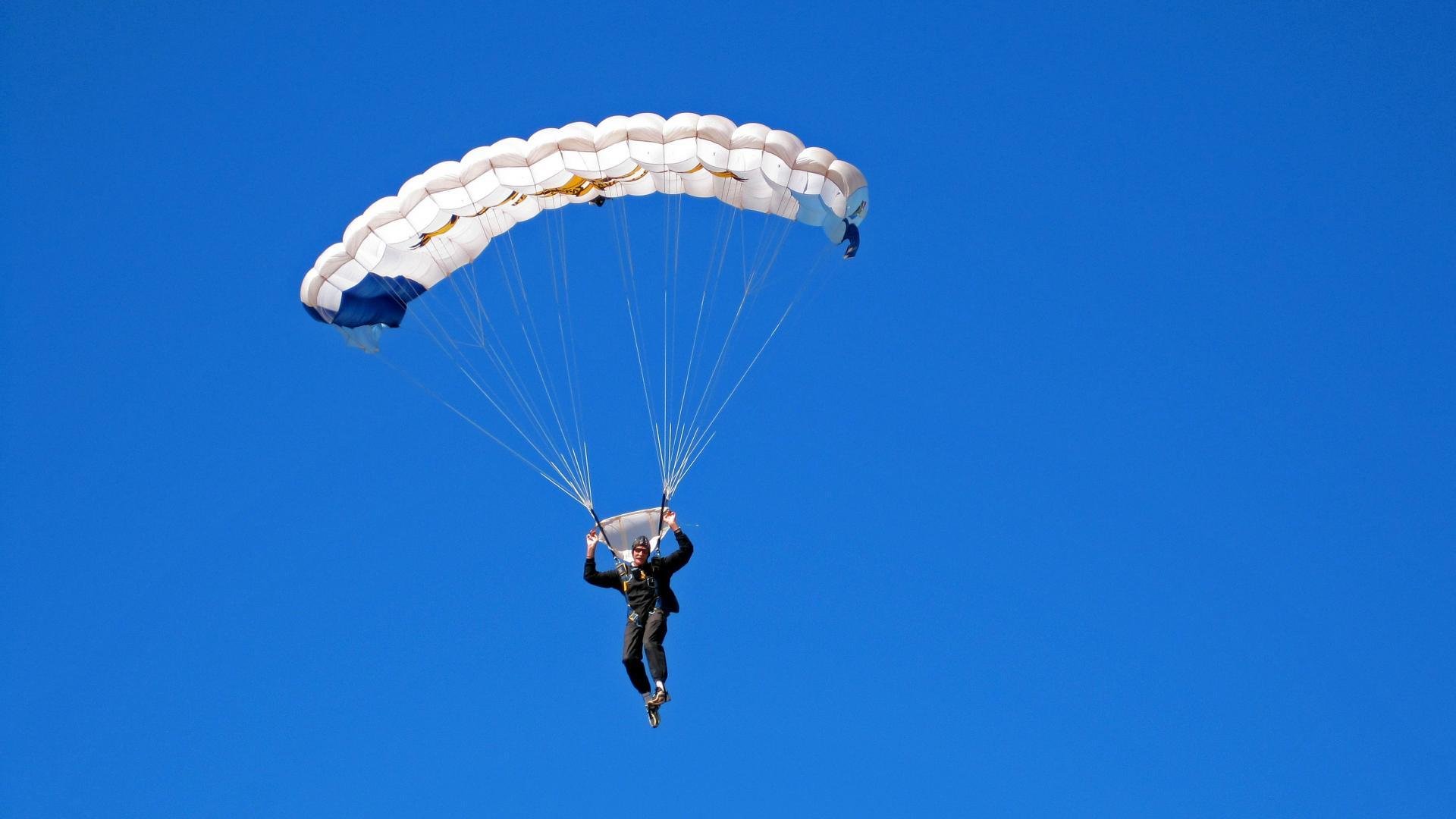 世界青少年横渡海峡挑战赛掀起全民关注，勇气席卷海洋，横渡 海峡